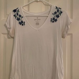 American Eagle embroidered flower t shirt